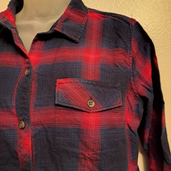 Eddie Bauer Classic Fit Long-Sleeve Red & Blue Plaid Flannel Shirt - Picture 2 of 7
